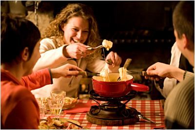 Наслаждаясь сырным фондю