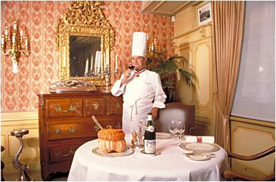 Шеф-повар ресторана Paul Bocuse с тремя звездами Michelin