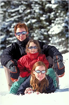 Молодежь в снегу