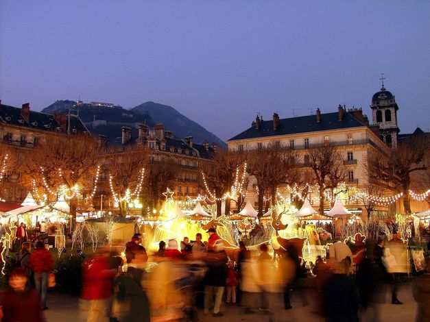 Рождественская ярмарка в Гренобле 