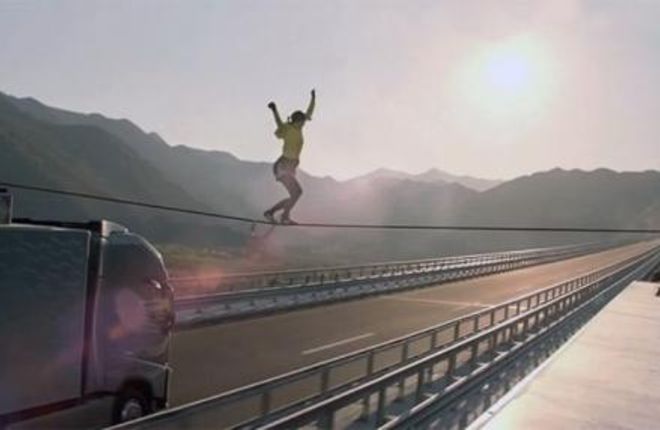 Опасный трюк от Volvo Опасный трюк от Volvo