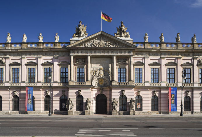 Немецкий исторический музей (Deutsches Historisches Museum) Unter den Linden 2