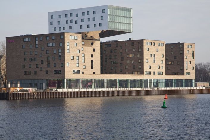 nHow Hotel (Stralauer Allee 3)