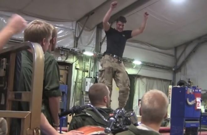 Пародия на «Бриолин» от шведских морпехов