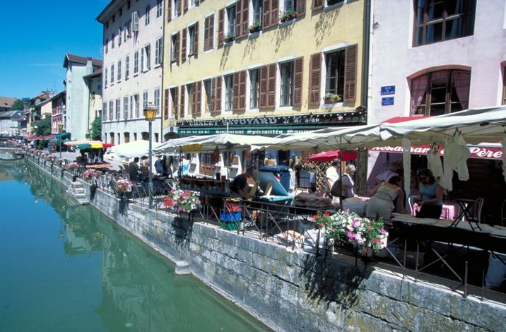 Компактный центр города с его средневековыми улочками