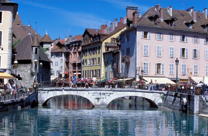 Компактный центр города с его средневековыми улочками