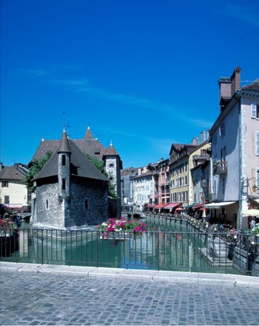 Островной дворец - одна из достопримечательностей города