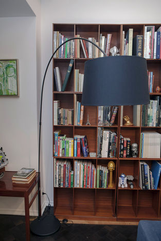 Но мы живем в XXI веке и для комфортного существования возможно адаптировать классический интерьер, уйти от «музейности». Господин посол виртуозно использовал современную живопись в некоторых помещениях посольства...