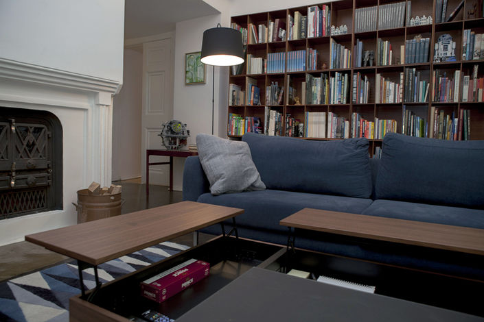 На фото диван - Fargo, лампа напольная - Kuta, журнальный столик - Chiva