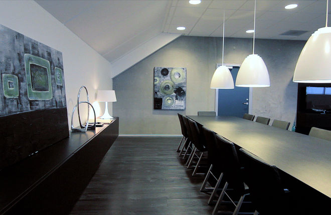 Стенка Volani, освещение, картины и аксессуары BoConcept, стулья Mariposa Deluxe Стенка Volani, освещение, картины и аксессуары BoConcept, стулья Mariposa Deluxe