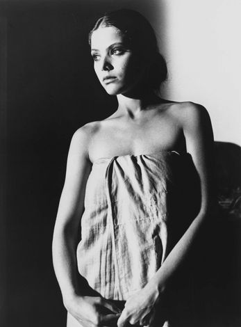 Орнелла Мути никогда не стеснялась сниматься в откровенных ролях. Первая её фотосессия состоялась в 13 лет, хотя, естественно, девочка соврала, что ей 18.