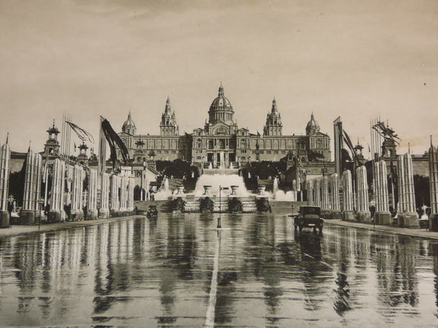 В Барселоне к выставке построили также площадь Испании со знаменитыми фонтанами и копией венецианской площади Сан-Марко