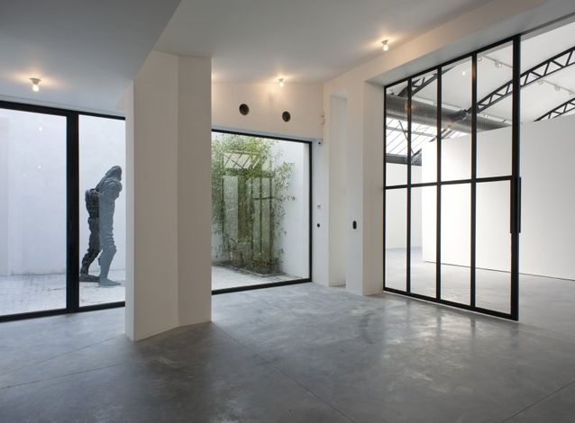 Частный арт-центр CAB был открыт в 2012 году в районе Иксель в здании бывших складов в стиле ар-деко, построенном в 30-х годах