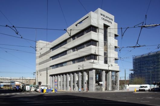 Уникальный центр современного искусства WIELS 