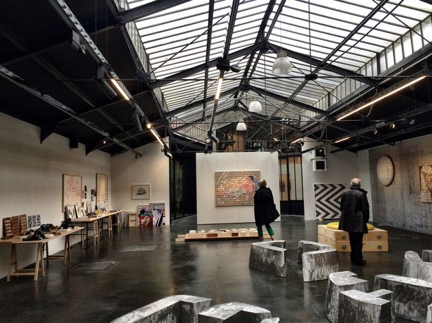 Для создания выставочных проектов привлекаются известные европейские кураторы