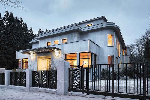 Villa Empain, прекрасный пример арт-центра, где ведется диалог между Восточной и Западной культурами