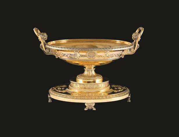 Галерея Lamy. Фруктовница из сервиза Великого Княза Михаила Павловича  (1798-1849), брата Царя Александра I, ок 1819-1822. Позолоченное серебро. Создано Maison Biennais, ювелирных дел мастер Наполеона. В 23 x Ш 33 см Другие предметы из данного сервиза находятся в Кремле, Музее Метрополитен, Рейксмузеуме и Fondation Espirito Santo