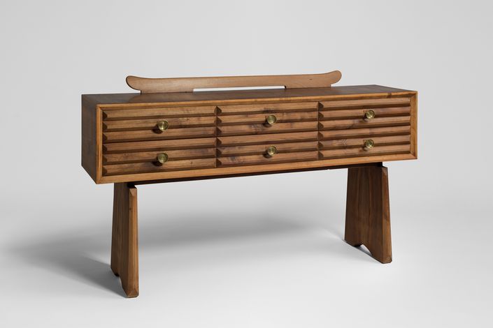  Галерея Le Beau. Консоль. Паоло Буффа (Италия, 1903-1970). Ореховое дерево. Произведено Serafino Arrighi, Канту в 1950 году. В 99 x Ш 170 x Г 45 см