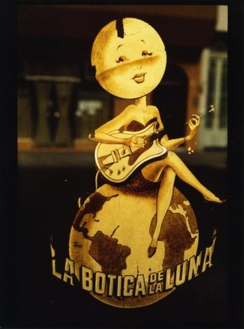 До 13 декабря в Fondation A Stichting проходит выставка “Фотографии” аргентинского автора Факундо де Сувириа.