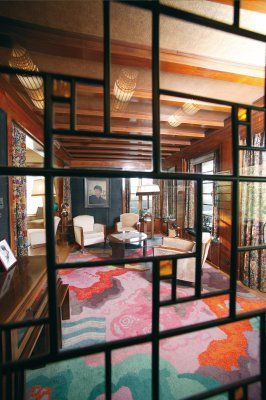 Салон дома ван Бюрен в стиле ар деко, где хозяева принимали политиков, художников и поэтов, в том числе королеву Елизавету Бельгийскую и Рене Магритта