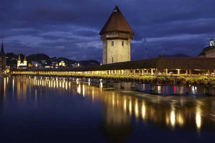  «Часовенный мост» (Kapellbrücke) был построен в 1365 году и считается самым древним деревянным мостом в Европе.