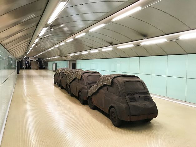 Станция метро Salvator Rosa с инсталляцией «Метро безопаснее»