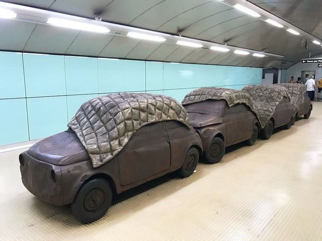 Станция метро Salvator Rosa с инсталляцией «Метро безопаснее»