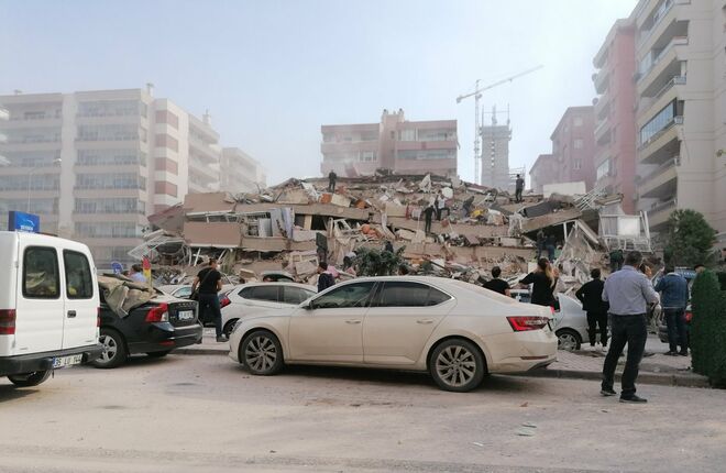 Число жертв землетрясения на западе Турции возросло до 79