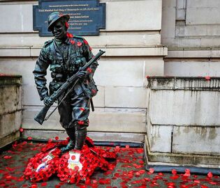 Британия отмечает День памяти павших