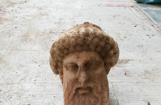 В Греции нашли голову Гермеса во время прокладки канализации  