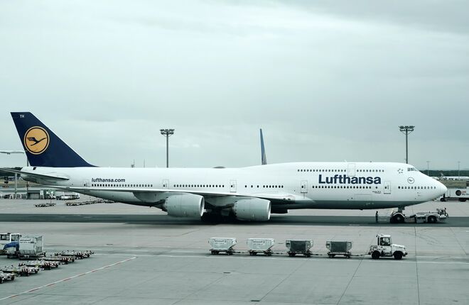 Lufthansa перестает бесплатно кормить пассажиров экономкласса