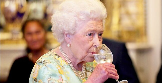 Елизавета II выпустила собственный джин