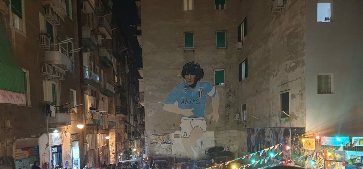 Неаполь прощается с Диего Марадоной