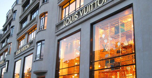 Париж откроет магазины по воскресеньям