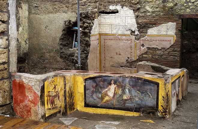 В Помпеях нашли уникальный киоск с остатками пищи