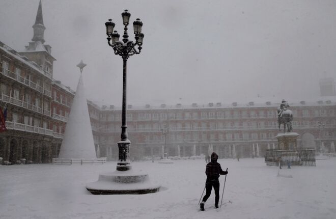 Мадрид парализовал самый мощный за 50 лет снегопад