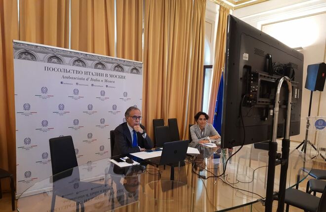 Посол Италии в РФ привился российской вакциной и не испытал побочных эффектов