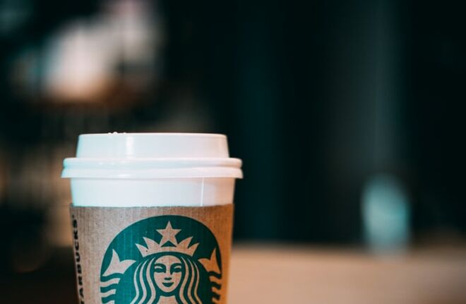 В ирландском Starbucks клиентке на стаканчике нарисовали «азиатские» глаза