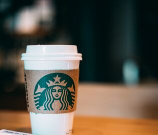 В ирландском Starbucks клиентке на стаканчике нарисовали «азиатские» глаза