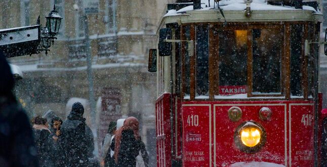 Сильный снегопад обрушился на Турцию