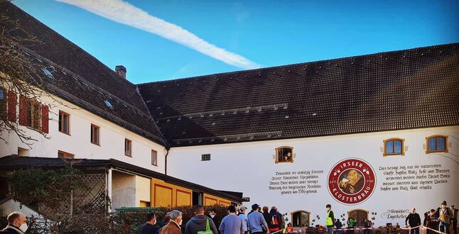 Баварская пивоварня раздала 2 500 л пива бесплатно