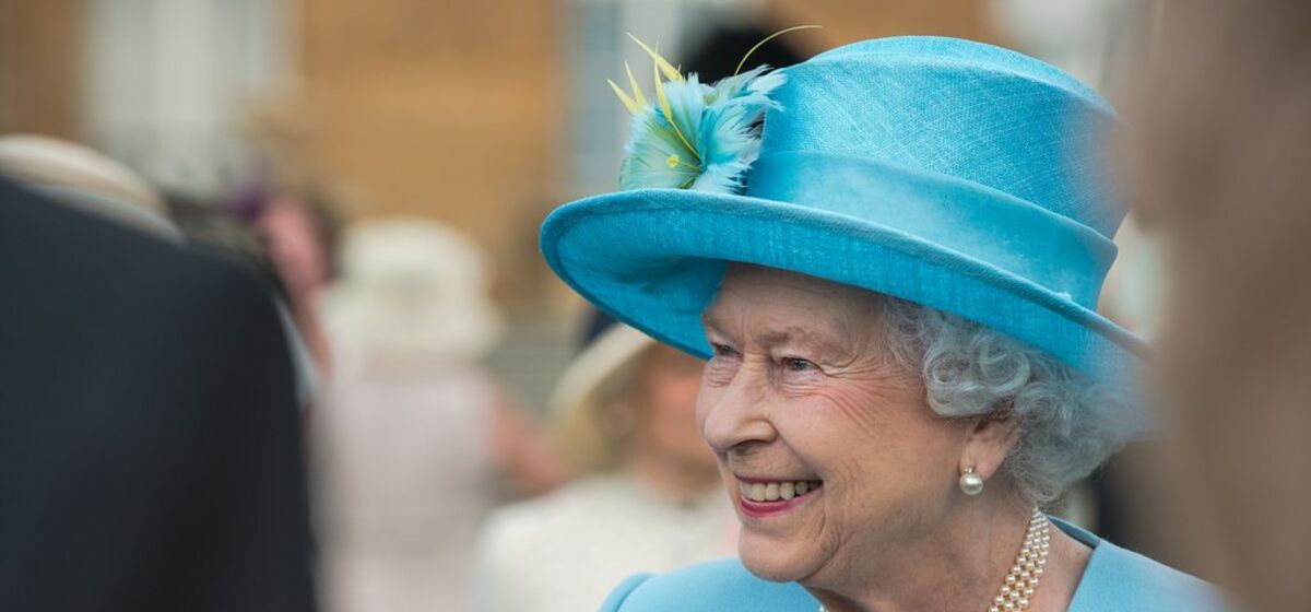 Королева просит британцев сделать прививку
