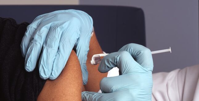 Страны Европы приостанавливают вакцинацию AstraZeneca