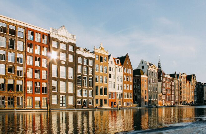 В Амстердаме снова состоялись протесты против ограничительных мер