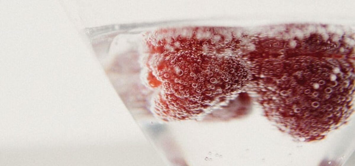 Мартини: история напитка, коктейли и способы употребления