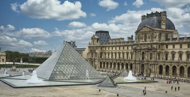 Франция назвала дату открытия страны для туристов