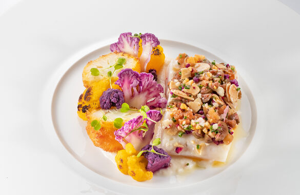 Хек с цветной капустой в хрустящей панировке с пармезаном