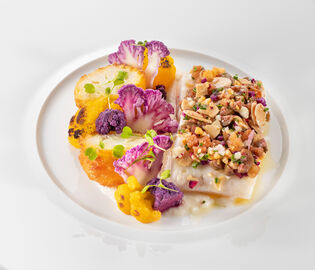 Хек с цветной капустой в хрустящей панировке с пармезаном Хек с цветной капустой в хрустящей панировке с пармезаном