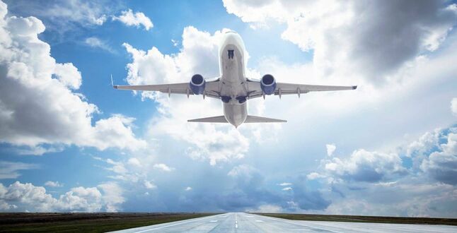Эксперты узнали, как много путешественников аплодируют после посадки самолета