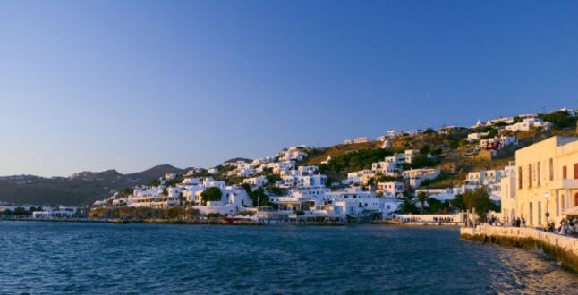 На греческом острове Миконос ввели комендантский час